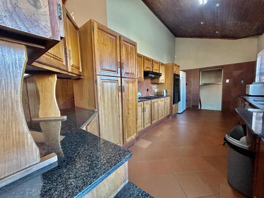 6 Bedroom Property for Sale in Schoemansville North West
